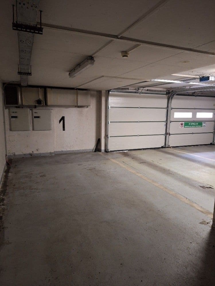 Prenájom garáže 15 m², Pod Parukářkou, Praha, Praha Prenájom garáže 15 m², Pod Parukářkou, Praha, Praha
