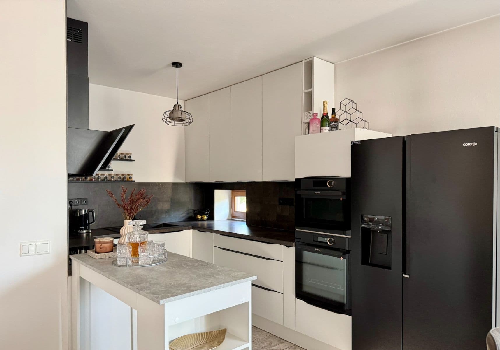 Predaj bytu 3-izbový 110 m², Lomená, Zbuzany, Středočeský kraj Predaj bytu 3-izbový 110 m², Lomená, Zbuzany, Středočeský kraj