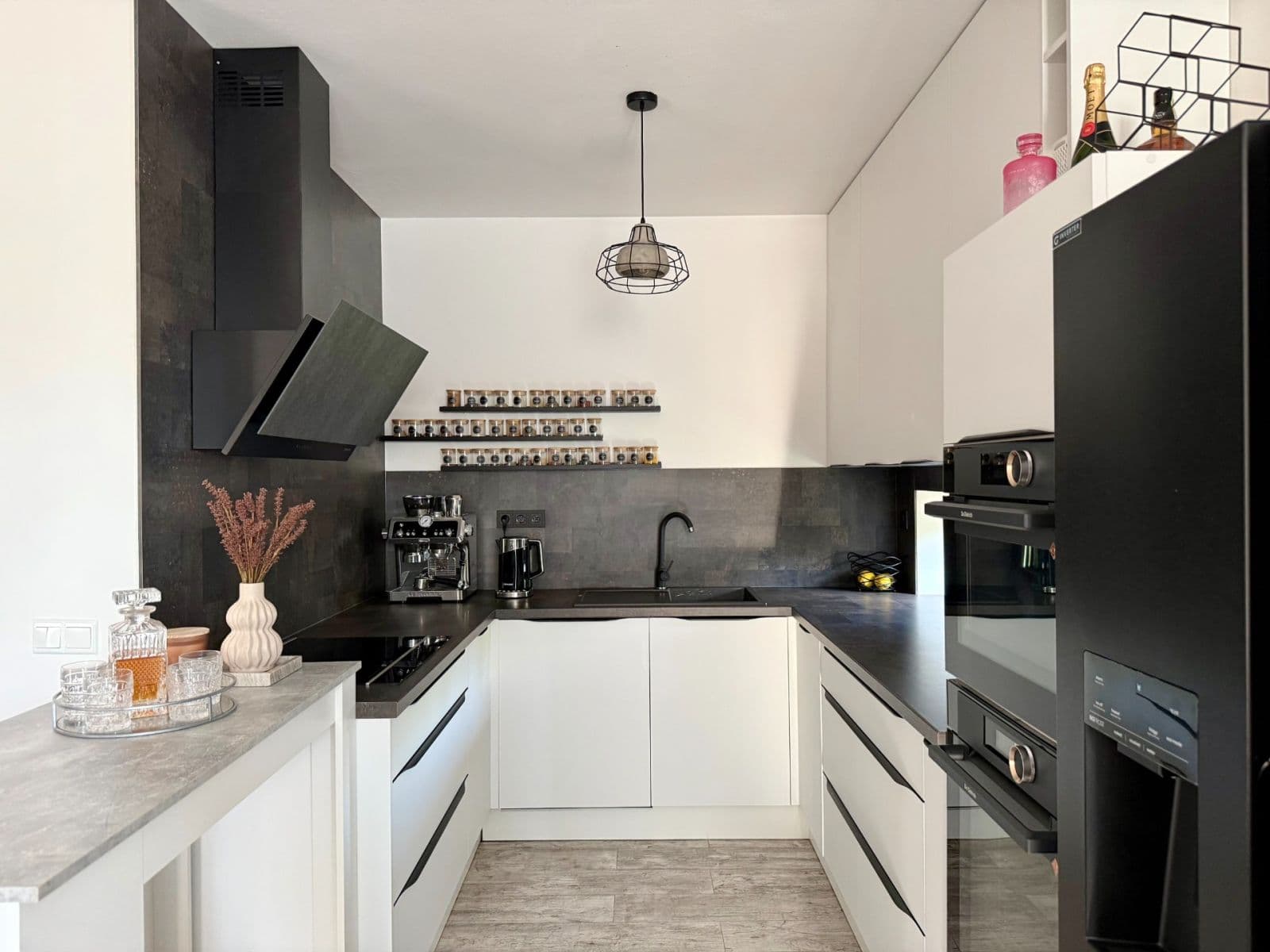 Predaj bytu 3-izbový 110 m², Lomená, Zbuzany, Středočeský kraj Predaj bytu 3-izbový 110 m², Lomená, Zbuzany, Středočeský kraj