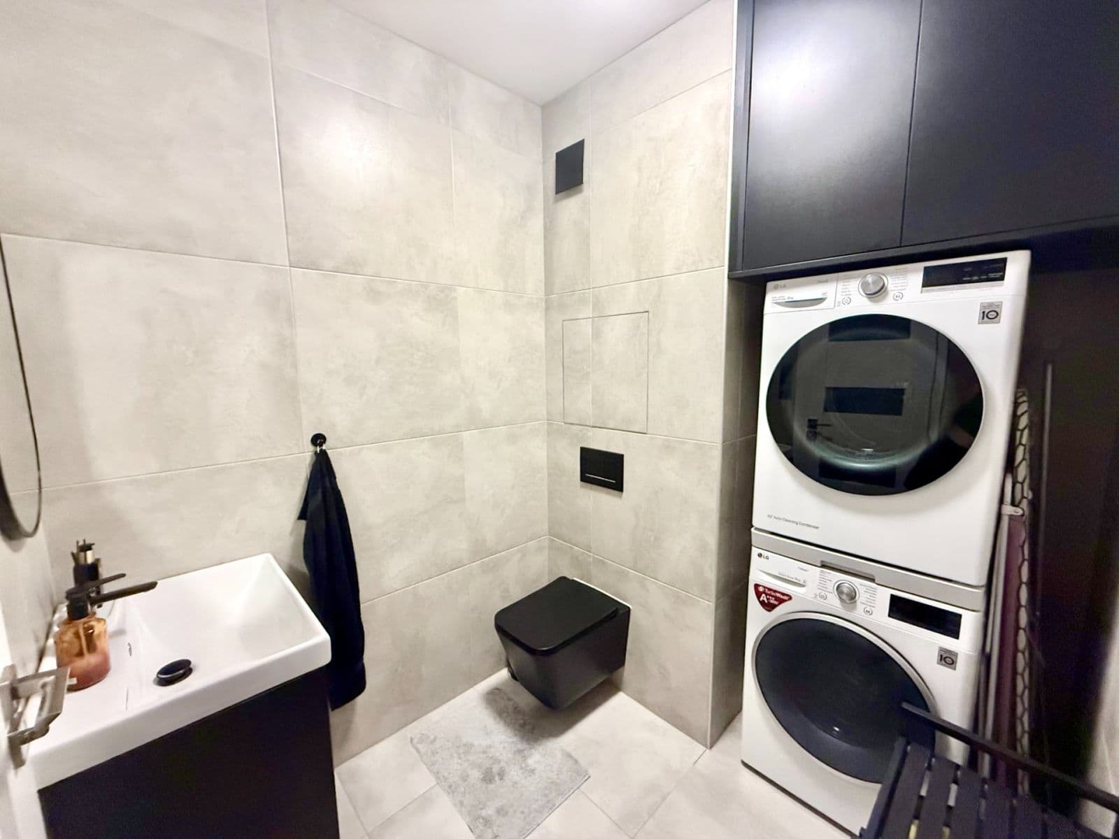 Predaj bytu 3-izbový 110 m², Lomená, Zbuzany, Středočeský kraj Predaj bytu 3-izbový 110 m², Lomená, Zbuzany, Středočeský kraj