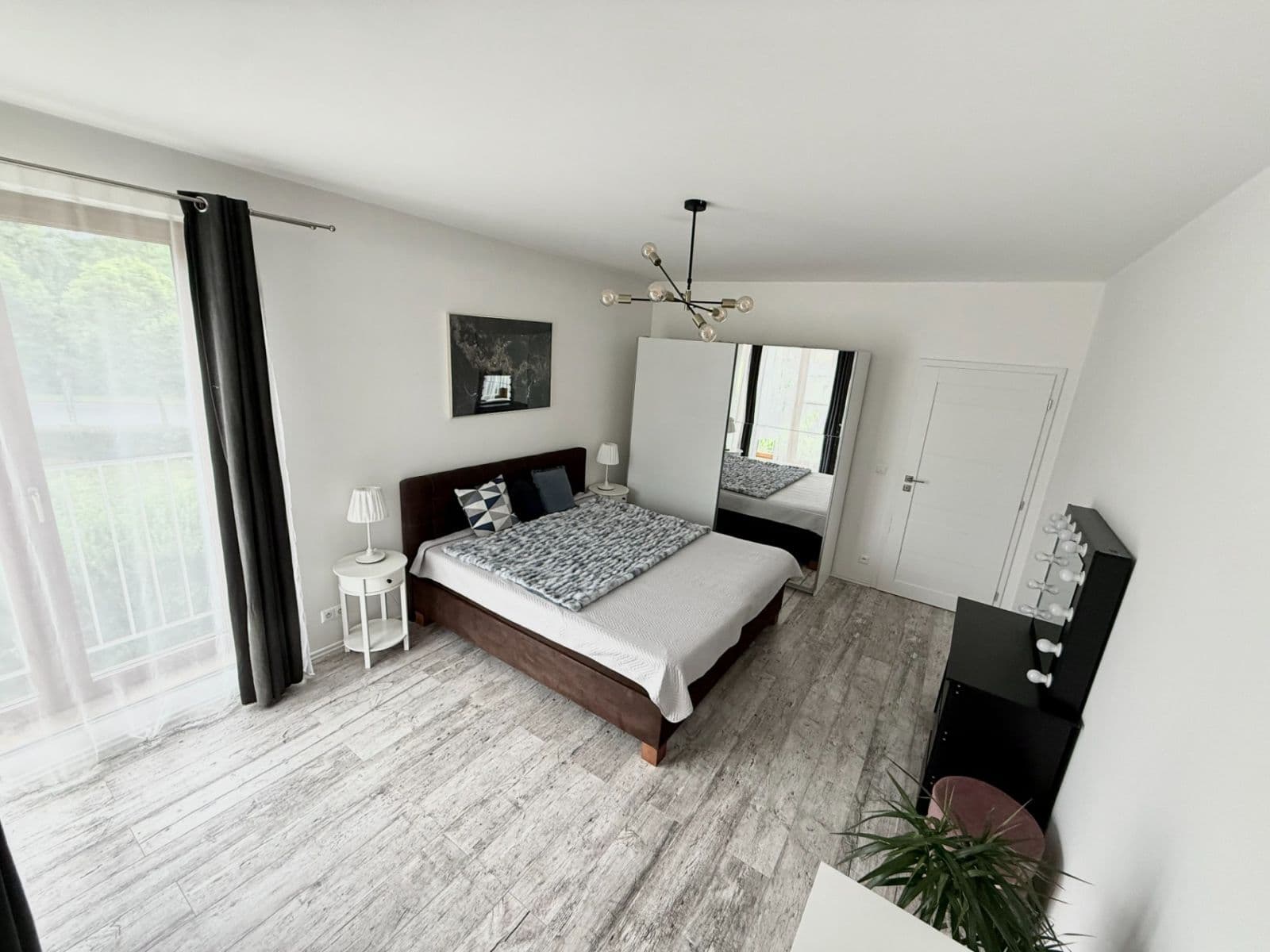 Predaj bytu 3-izbový 110 m², Lomená, Zbuzany, Středočeský kraj Predaj bytu 3-izbový 110 m², Lomená, Zbuzany, Středočeský kraj