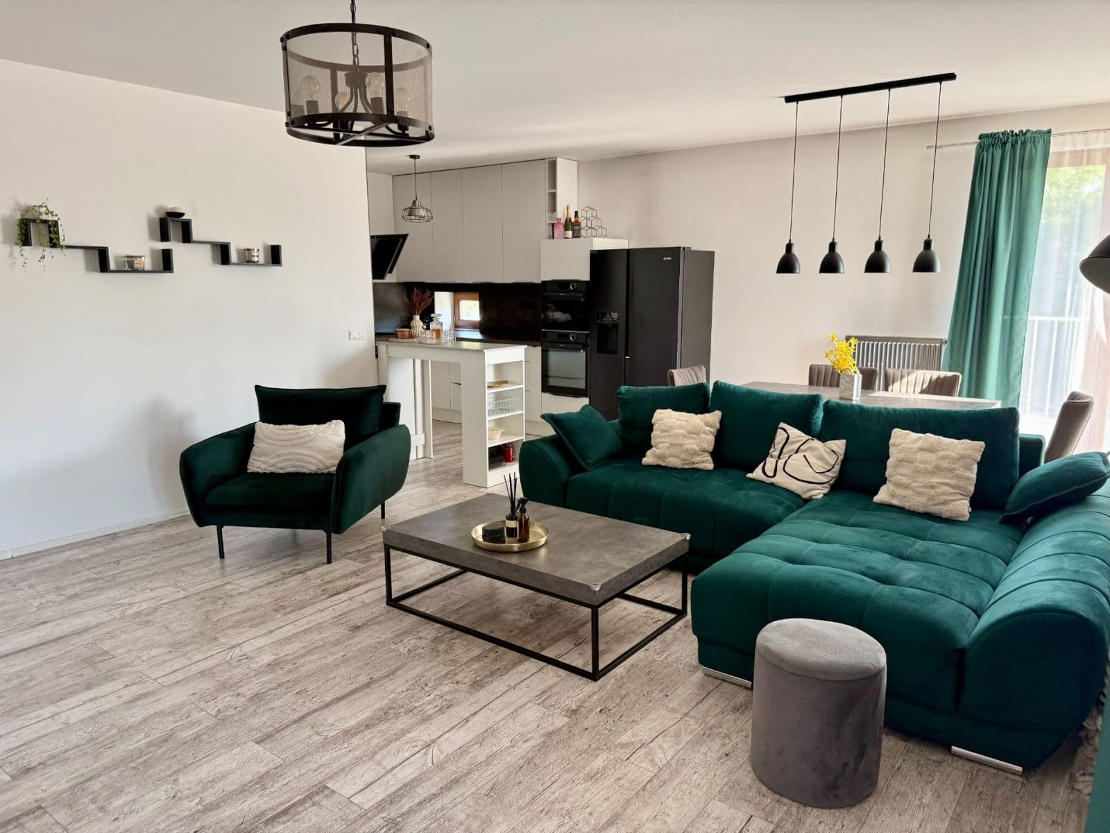 Predaj bytu 3-izbový 110 m², Lomená, Zbuzany, Středočeský kraj Predaj bytu 3-izbový 110 m², Lomená, Zbuzany, Středočeský kraj