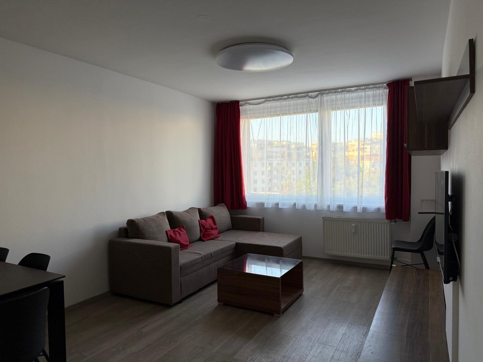 Prenájom bytu 3-izbový 70 m², Pod Jarovem, Praha, Praha Prenájom bytu 3-izbový 70 m², Pod Jarovem, Praha, Praha