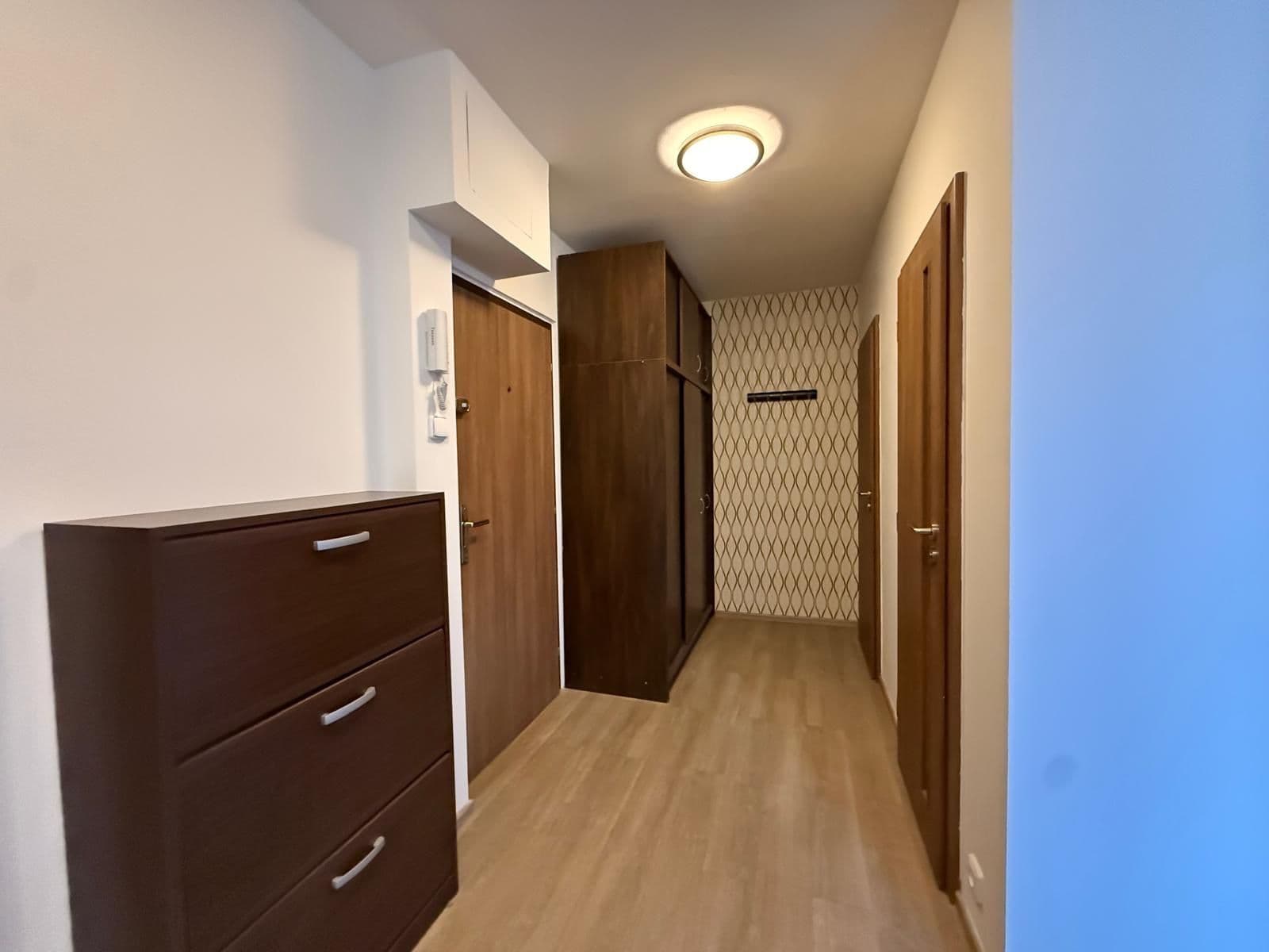 Prenájom bytu 3-izbový 70 m², Pod Jarovem, Praha, Praha Prenájom bytu 3-izbový 70 m², Pod Jarovem, Praha, Praha