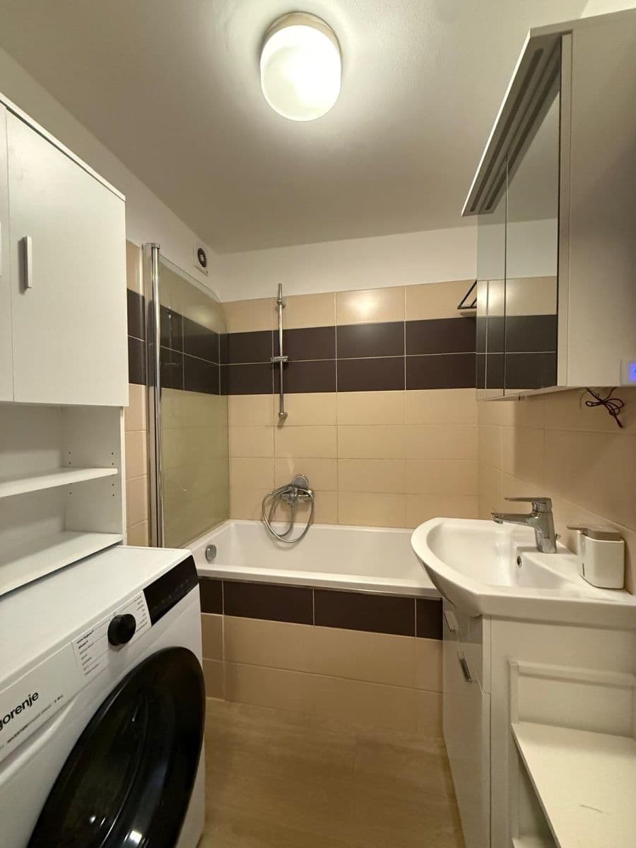 Prenájom bytu 3-izbový 70 m², Pod Jarovem, Praha, Praha Prenájom bytu 3-izbový 70 m², Pod Jarovem, Praha, Praha