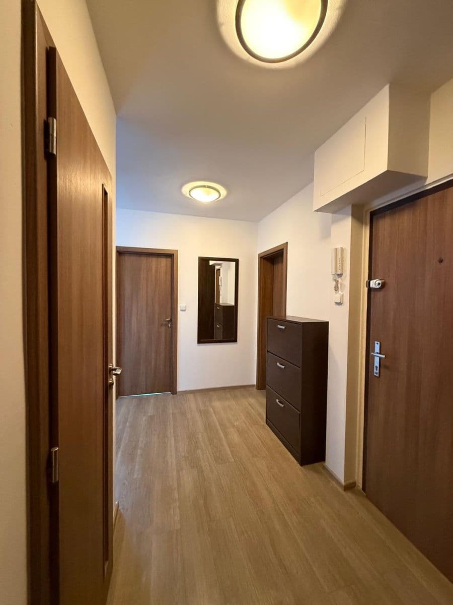 Prenájom bytu 3-izbový 70 m², Pod Jarovem, Praha, Praha Prenájom bytu 3-izbový 70 m², Pod Jarovem, Praha, Praha