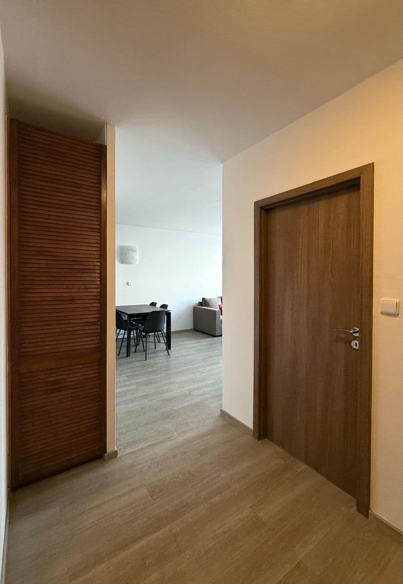 Prenájom bytu 3-izbový 70 m², Pod Jarovem, Praha, Praha Prenájom bytu 3-izbový 70 m², Pod Jarovem, Praha, Praha