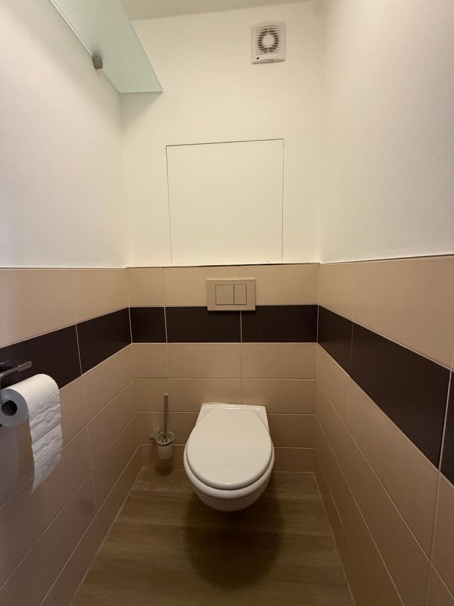 Prenájom bytu 3-izbový 70 m², Pod Jarovem, Praha, Praha Prenájom bytu 3-izbový 70 m², Pod Jarovem, Praha, Praha