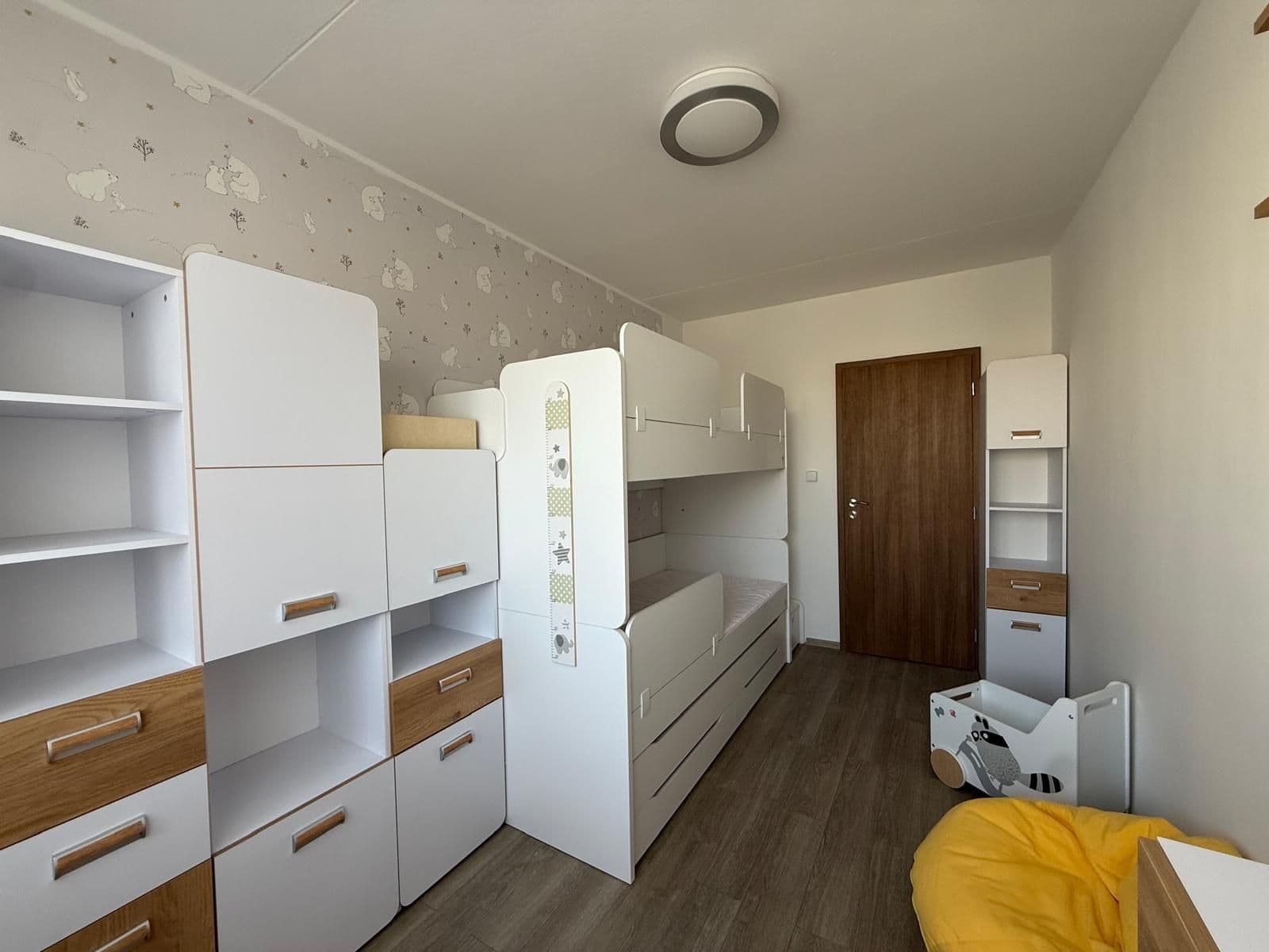 Prenájom bytu 3-izbový 70 m², Pod Jarovem, Praha, Praha Prenájom bytu 3-izbový 70 m², Pod Jarovem, Praha, Praha