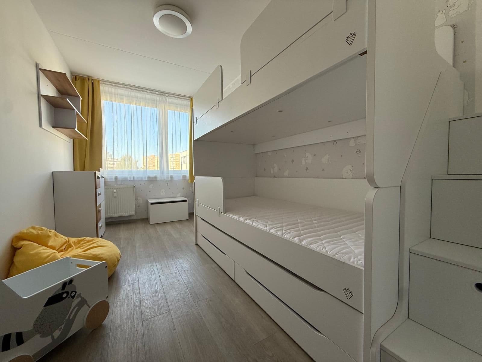 Prenájom bytu 3-izbový 70 m², Pod Jarovem, Praha, Praha Prenájom bytu 3-izbový 70 m², Pod Jarovem, Praha, Praha