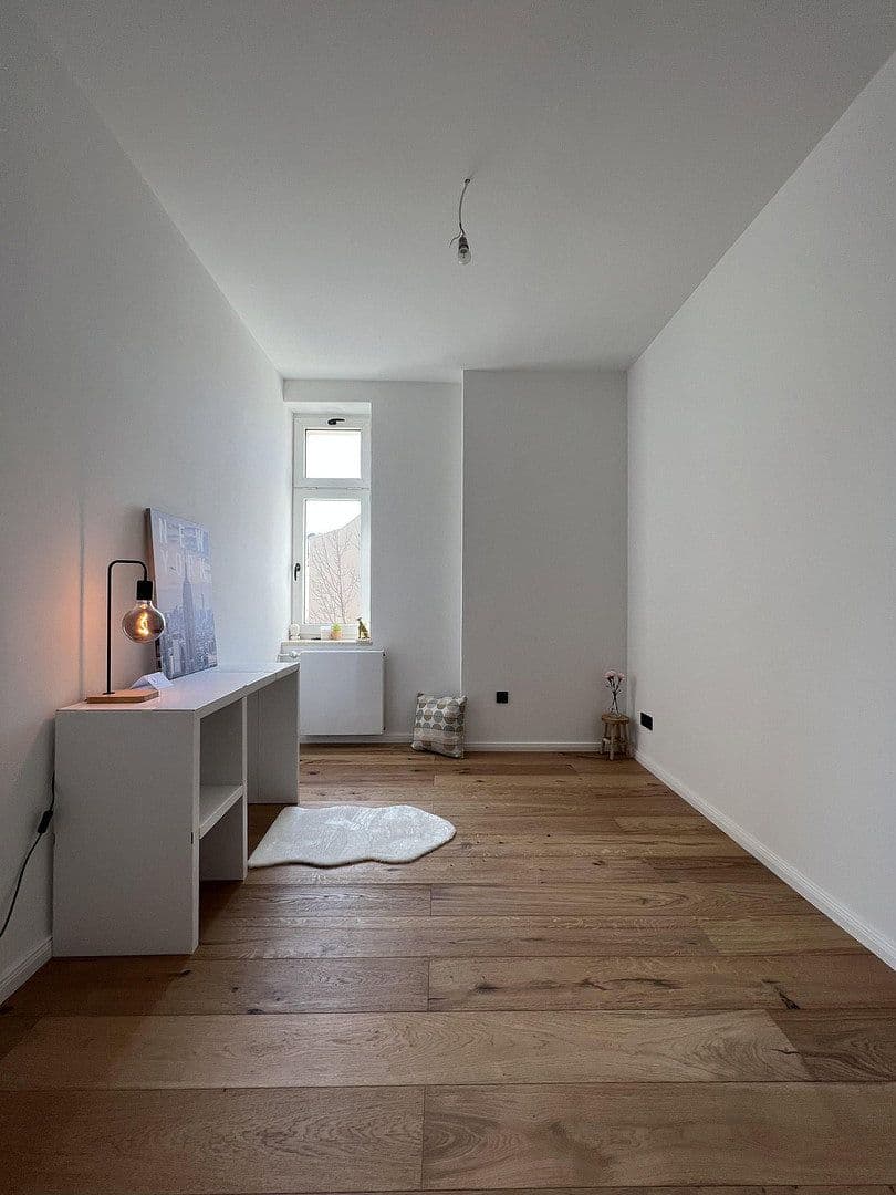 Prenájom bytu 4-izbový 96 m², Barbarossastraße 86, Chemnitz, Sasko Prenájom bytu 4-izbový 96 m², Barbarossastraße 86, Chemnitz, Sasko
