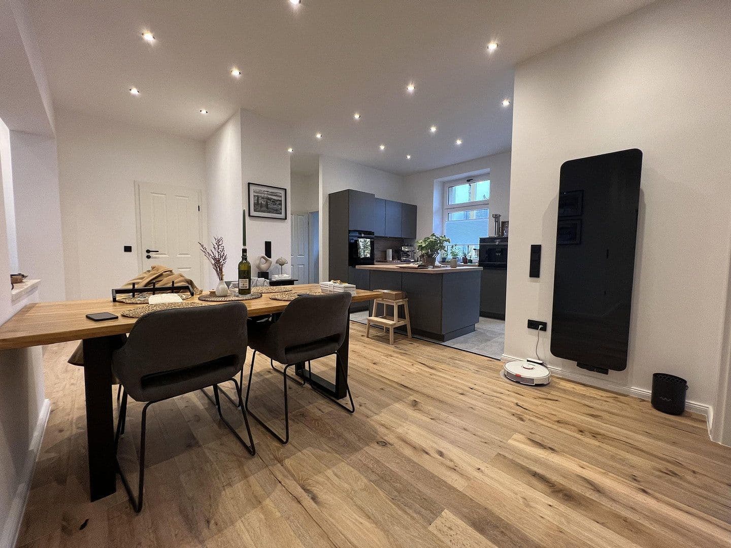 Prenájom bytu 4-izbový 96 m², Barbarossastraße 86, Chemnitz, Sasko Prenájom bytu 4-izbový 96 m², Barbarossastraße 86, Chemnitz, Sasko
