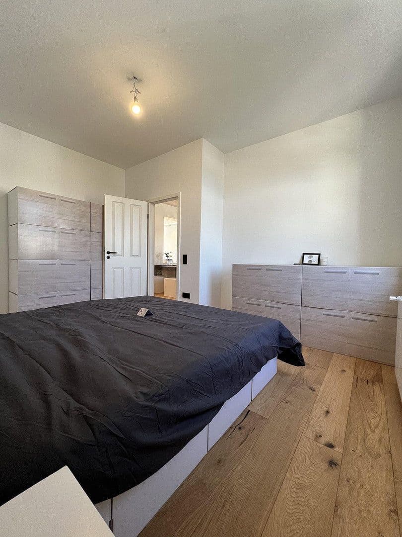 Prenájom bytu 4-izbový 96 m², Barbarossastraße 86, Chemnitz, Sasko Prenájom bytu 4-izbový 96 m², Barbarossastraße 86, Chemnitz, Sasko
