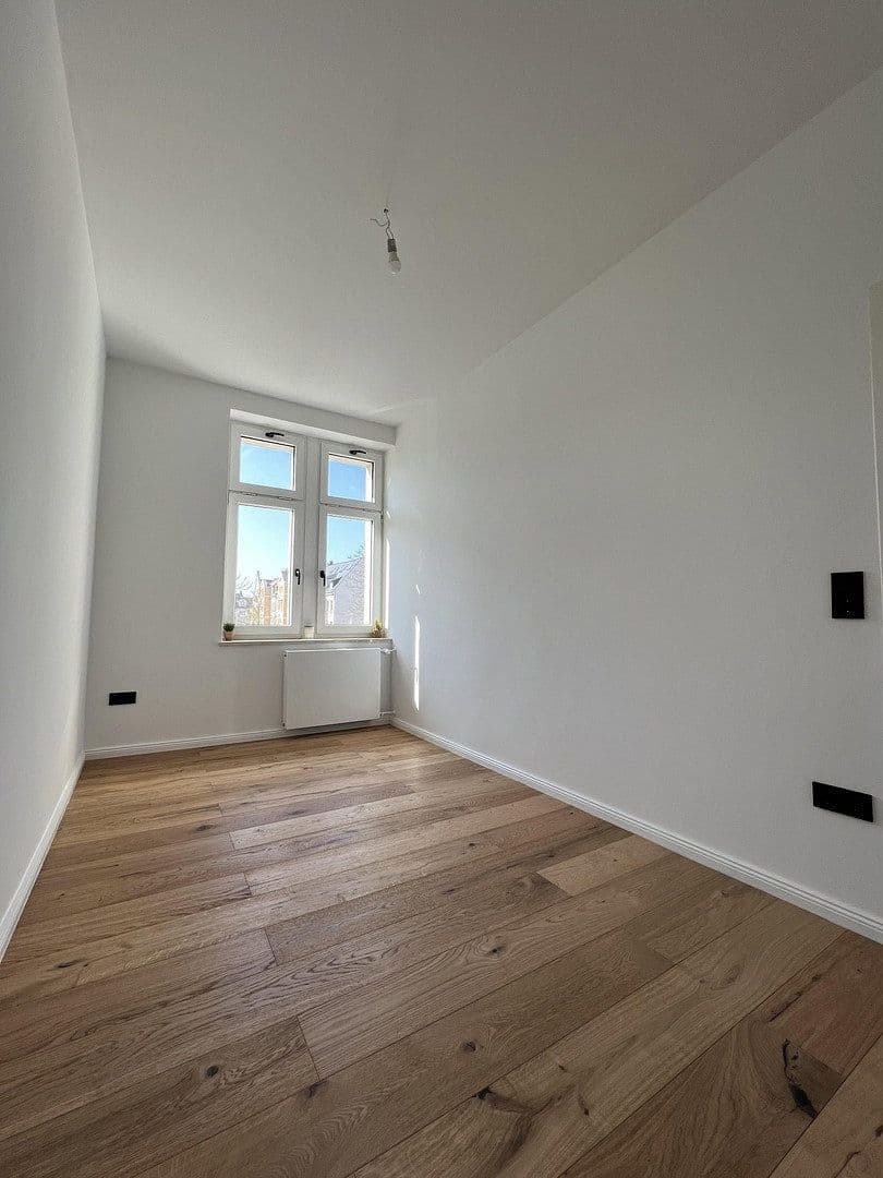 Prenájom bytu 4-izbový 96 m², Barbarossastraße 86, Chemnitz, Sasko Prenájom bytu 4-izbový 96 m², Barbarossastraße 86, Chemnitz, Sasko