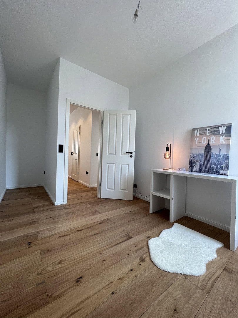 Prenájom bytu 4-izbový 96 m², Barbarossastraße 86, Chemnitz, Sasko Prenájom bytu 4-izbový 96 m², Barbarossastraße 86, Chemnitz, Sasko