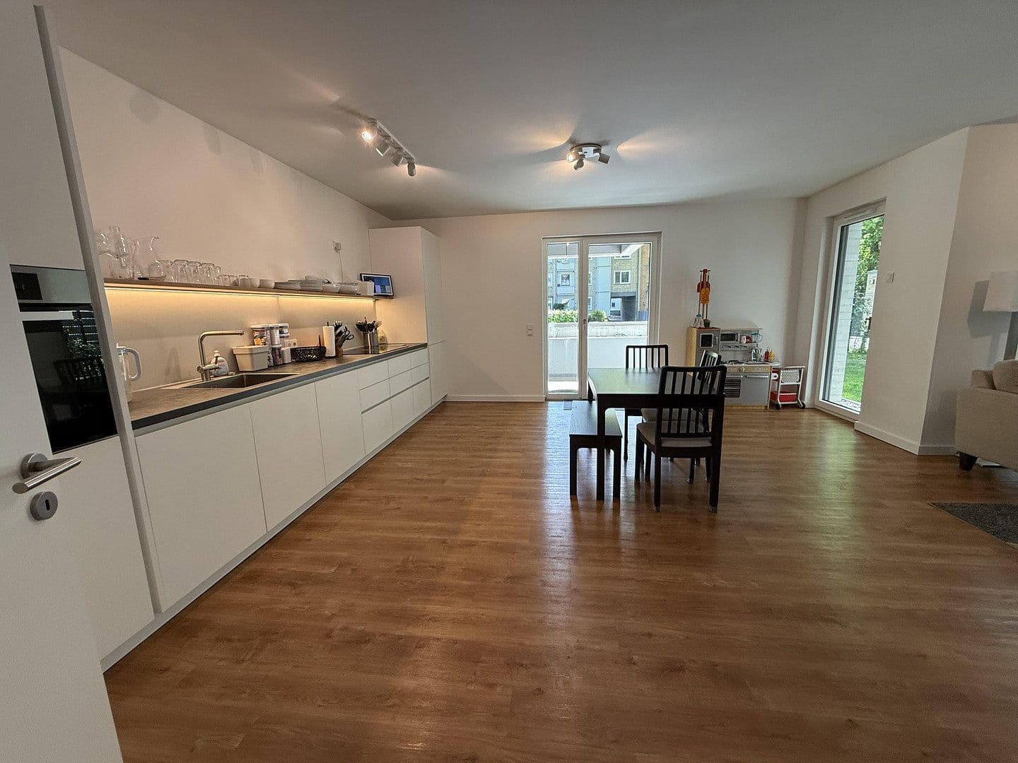 Prenájom bytu 4-izbový 149 m², Uhlenhorster Weg 31A, Hamburg, Hamburg Prenájom bytu 4-izbový 149 m², Uhlenhorster Weg 31A, Hamburg, Hamburg