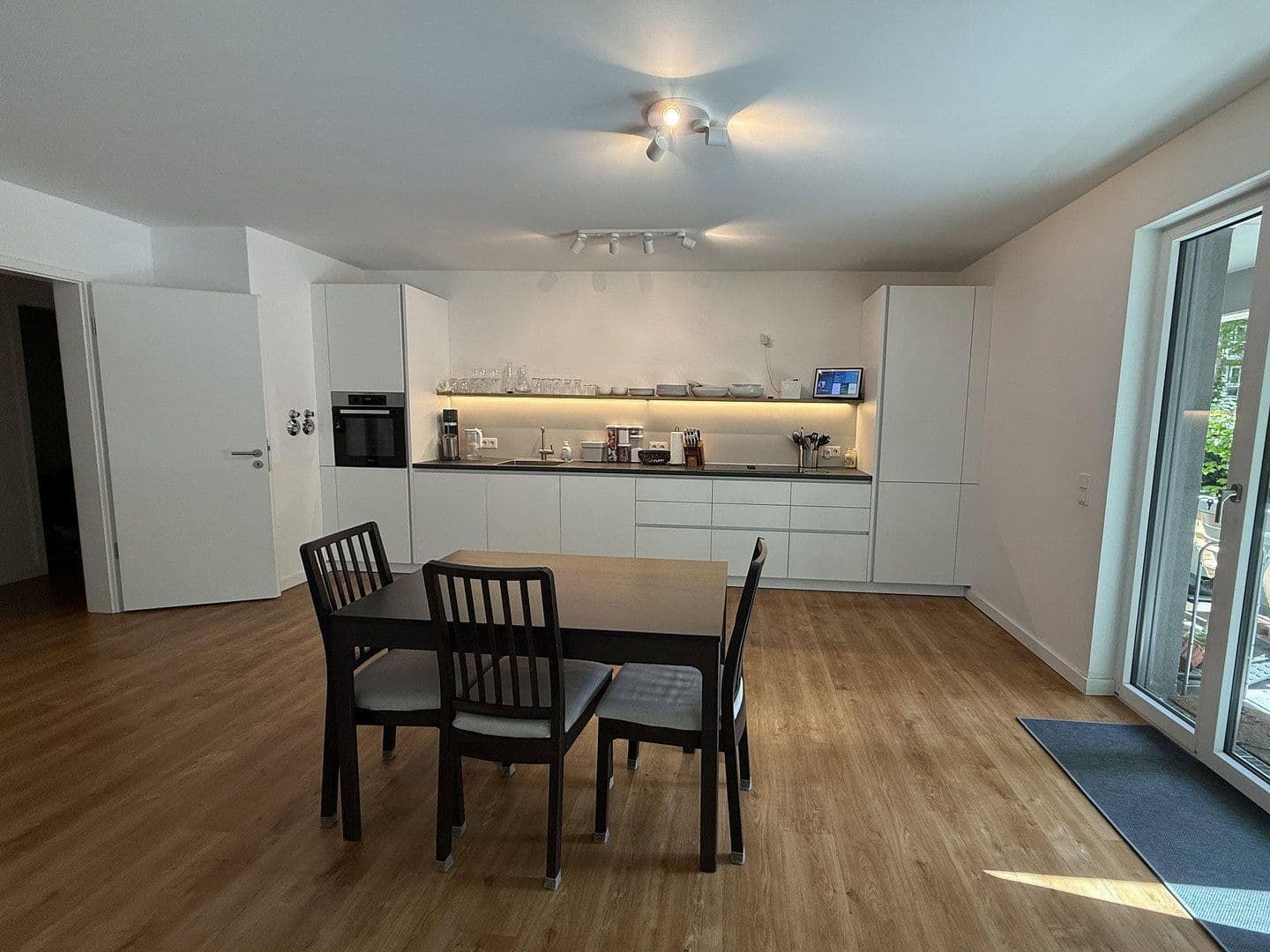 Prenájom bytu 4-izbový 149 m², Uhlenhorster Weg 31A, Hamburg, Hamburg Prenájom bytu 4-izbový 149 m², Uhlenhorster Weg 31A, Hamburg, Hamburg