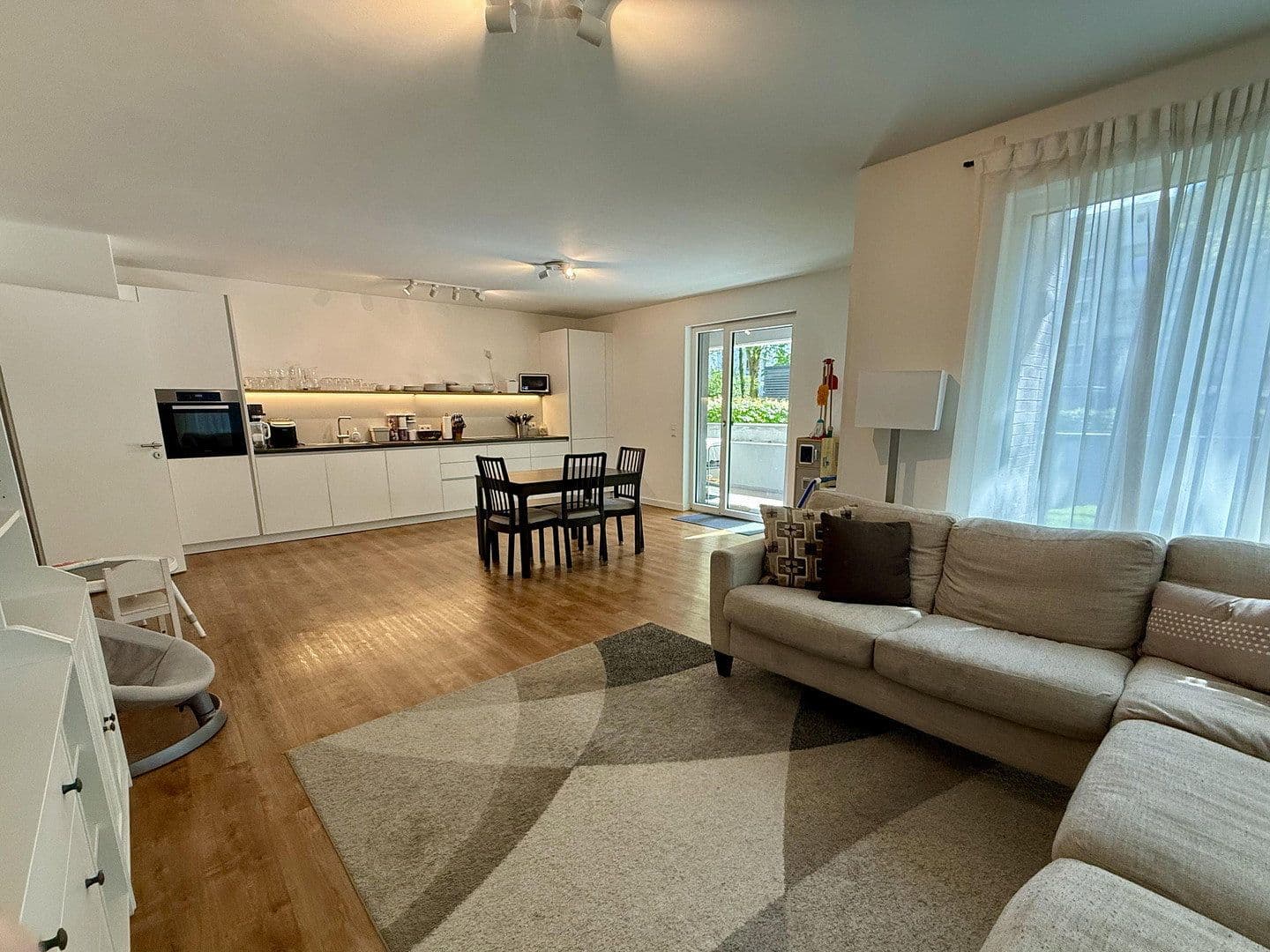 Prenájom bytu 4-izbový 149 m², Uhlenhorster Weg 31A, Hamburg, Hamburg Prenájom bytu 4-izbový 149 m², Uhlenhorster Weg 31A, Hamburg, Hamburg