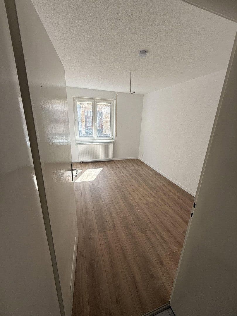 Prenájom bytu 4-izbový 95 m², Karlsruhe, Bádensko-Wurttembersko Prenájom bytu 4-izbový 95 m², Karlsruhe, Bádensko-Wurttembersko