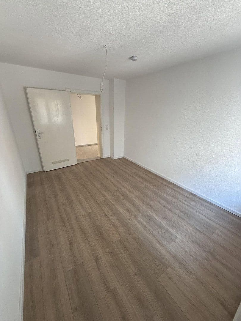 Prenájom bytu 4-izbový 95 m², Karlsruhe, Bádensko-Wurttembersko Prenájom bytu 4-izbový 95 m², Karlsruhe, Bádensko-Wurttembersko