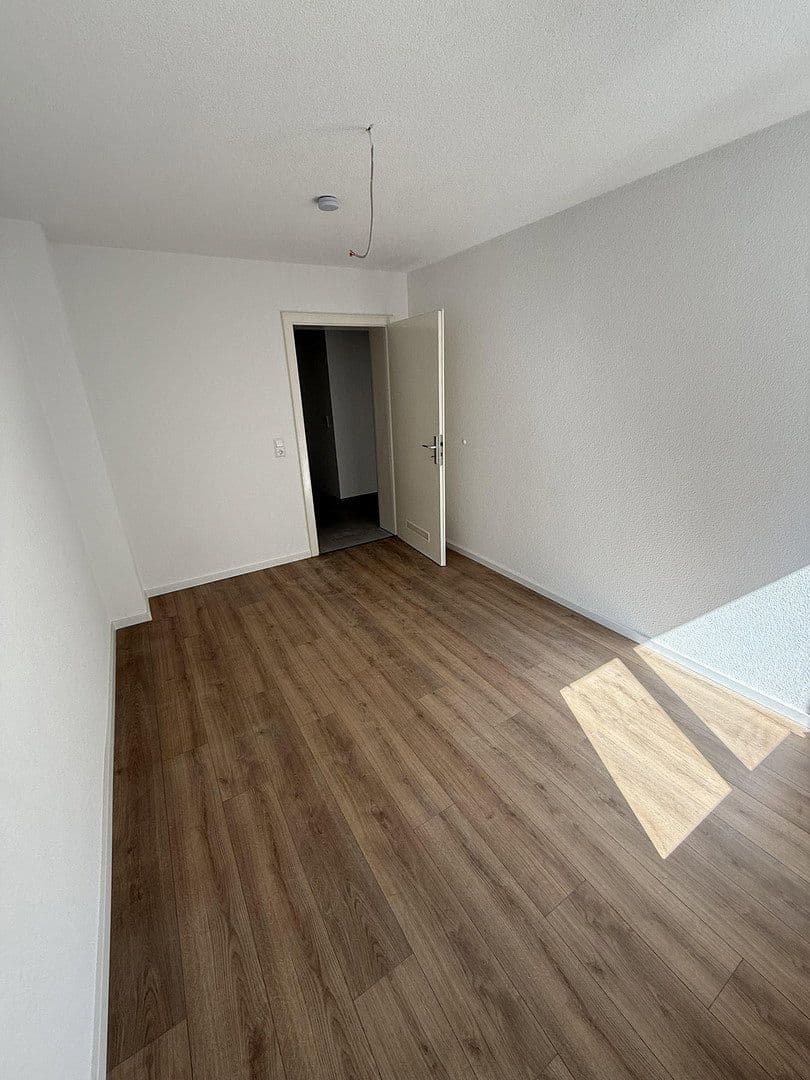 Prenájom bytu 4-izbový 95 m², Karlsruhe, Bádensko-Wurttembersko Prenájom bytu 4-izbový 95 m², Karlsruhe, Bádensko-Wurttembersko