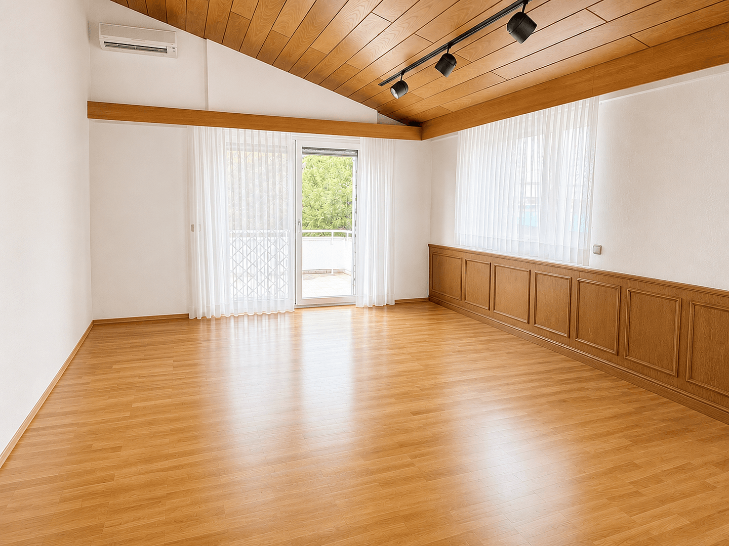 Predaj domu 300 m², pozemok 1.170 m², Mandelring 250, Neustadt, Porýnie-Falcko Predaj domu 300 m², pozemok 1.170 m², Mandelring 250, Neustadt, Porýnie-Falcko
