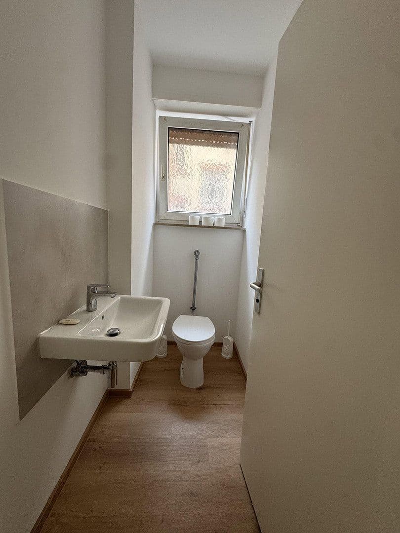 Prenájom bytu 3-izbový 80 m², Lenaustraße 24, Mannheim, Bádensko-Wurttembersko Prenájom bytu 3-izbový 80 m², Lenaustraße 24, Mannheim, Bádensko-Wurttembersko
