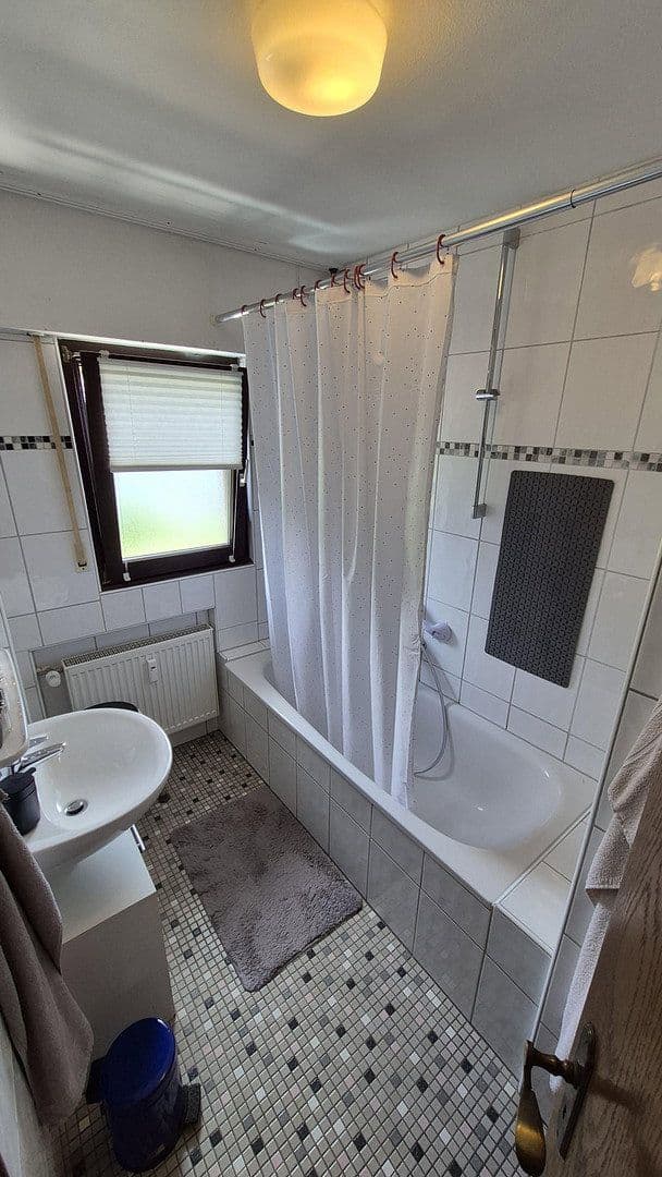 Prenájom bytu 4-izbový 77 m², Hindenburgstr. 23, Engelskirchen, Severné Porýnie - Westfálsko Prenájom bytu 4-izbový 77 m², Hindenburgstr. 23, Engelskirchen, Severné Porýnie - Westfálsko