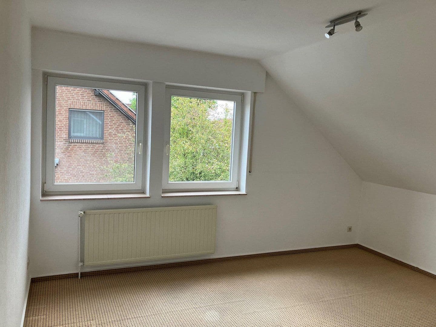 Prenájom bytu 4-izbový 121 m², Ennigerloh, Severné Porýnie - Westfálsko Prenájom bytu 4-izbový 121 m², Ennigerloh, Severné Porýnie - Westfálsko