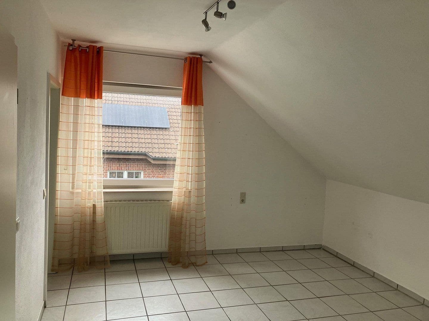 Prenájom bytu 4-izbový 121 m², Ennigerloh, Severné Porýnie - Westfálsko Prenájom bytu 4-izbový 121 m², Ennigerloh, Severné Porýnie - Westfálsko