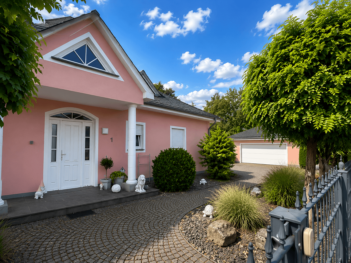 Predaj domu 285 m², pozemok 2.002 m², Thomm, Porýnie-Falcko Predaj domu 285 m², pozemok 2.002 m², Thomm, Porýnie-Falcko