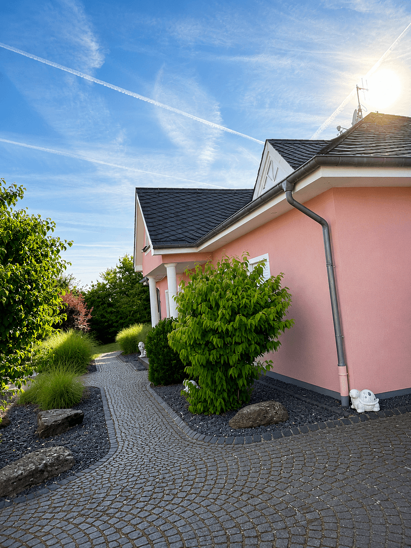 Predaj domu 285 m², pozemok 2.002 m², Thomm, Porýnie-Falcko Predaj domu 285 m², pozemok 2.002 m², Thomm, Porýnie-Falcko