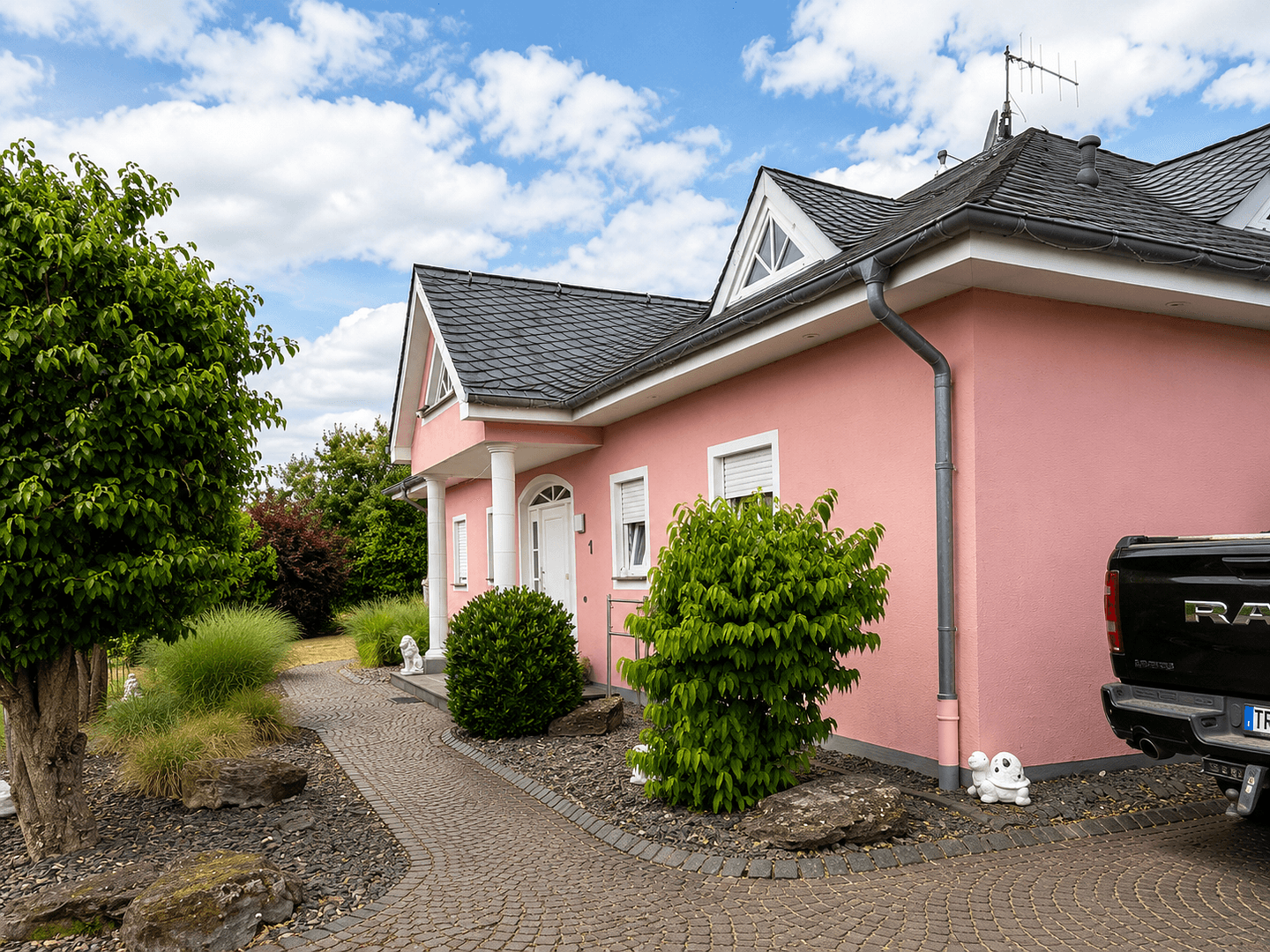 Predaj domu 285 m², pozemok 2.002 m², Thomm, Porýnie-Falcko Predaj domu 285 m², pozemok 2.002 m², Thomm, Porýnie-Falcko