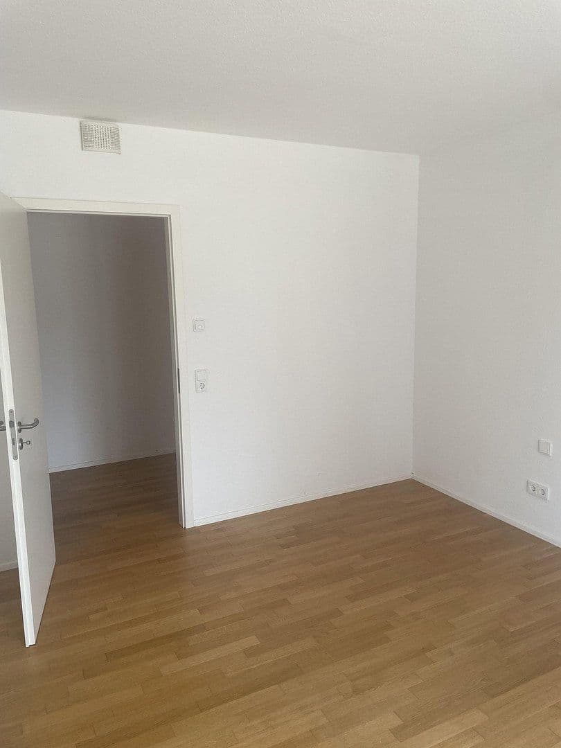 Prenájom bytu 4-izbový 120 m², Maybachstraße 15B, Stuttgart, Bádensko-Wurttembersko Prenájom bytu 4-izbový 120 m², Maybachstraße 15B, Stuttgart, Bádensko-Wurttembersko
