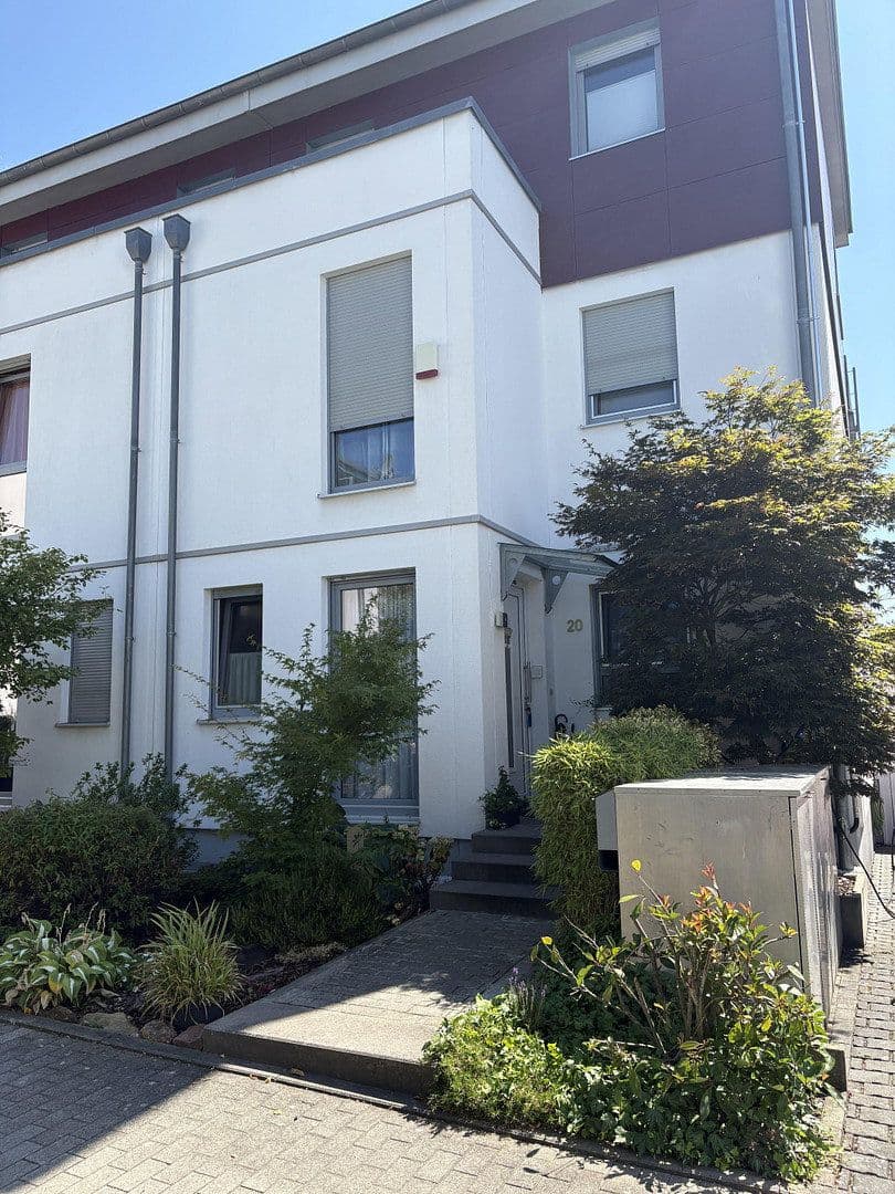 Predaj domu 174 m², pozemok 350 m², Wiesbaden, Hesensko Predaj domu 174 m², pozemok 350 m², Wiesbaden, Hesensko