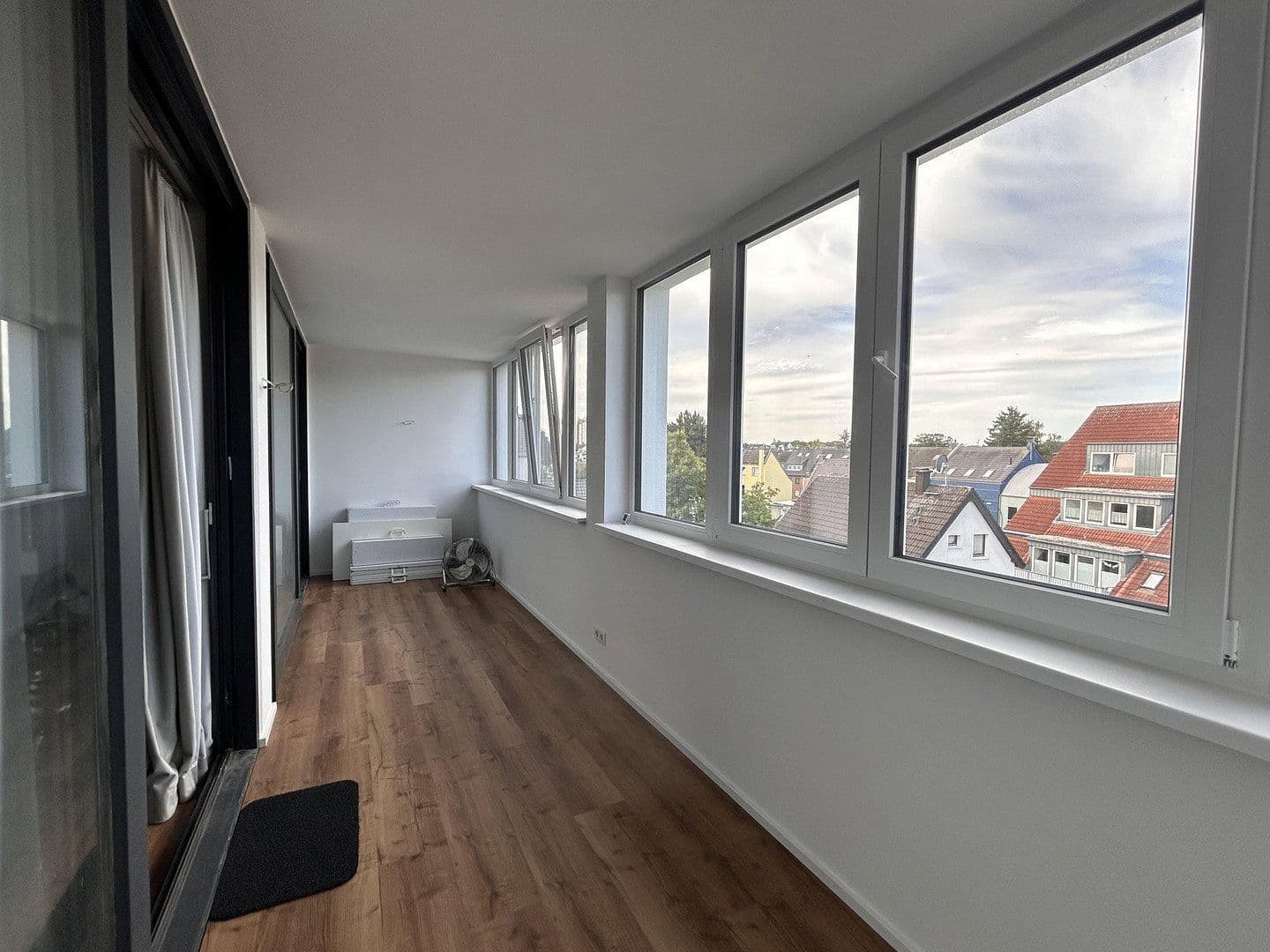 Prenájom bytu 2-izbový 85 m², Neusser Straße 695, Köln, Severné Porýnie - Westfálsko Prenájom bytu 2-izbový 85 m², Neusser Straße 695, Köln, Severné Porýnie - Westfálsko