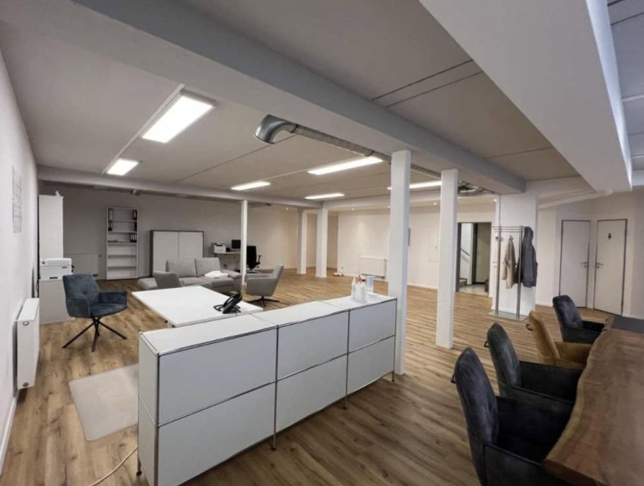 Prenájom kancelárie 135 m², Kölnstraße 82, Sankt Augustin, Severné Porýnie - Westfálsko Prenájom kancelárie 135 m², Kölnstraße 82, Sankt Augustin, Severné Porýnie - Westfálsko