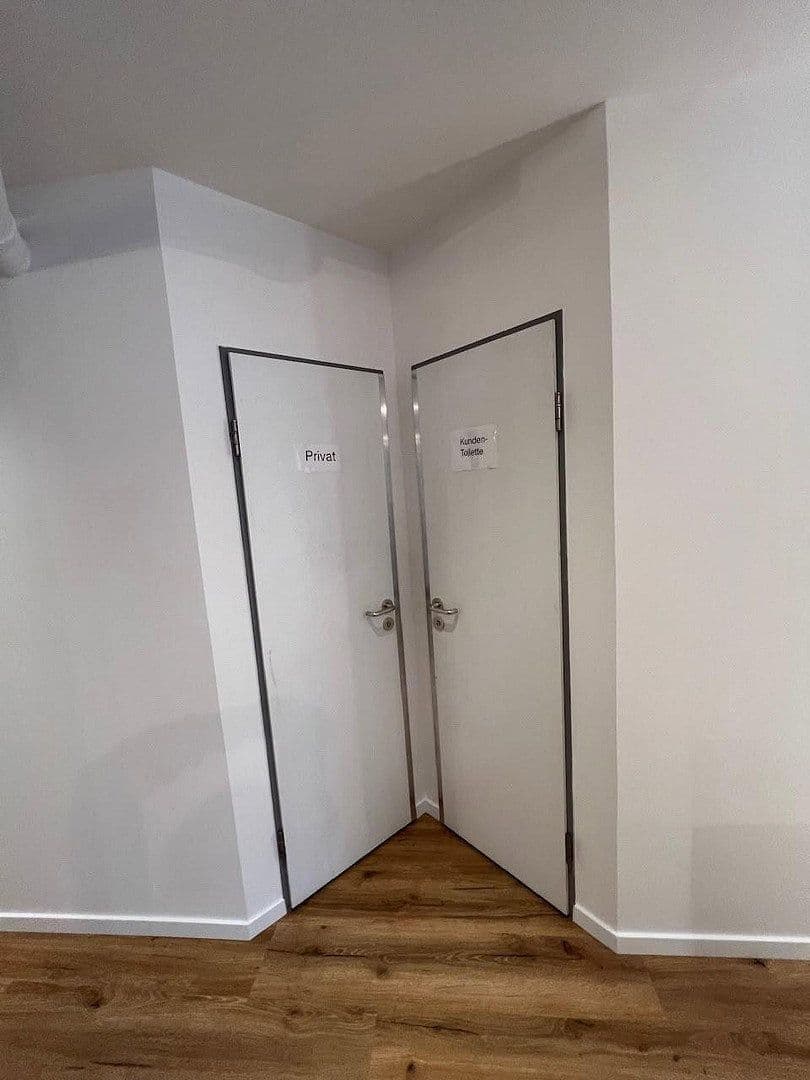 Prenájom kancelárie 135 m², Kölnstraße 82, Sankt Augustin, Severné Porýnie - Westfálsko Prenájom kancelárie 135 m², Kölnstraße 82, Sankt Augustin, Severné Porýnie - Westfálsko