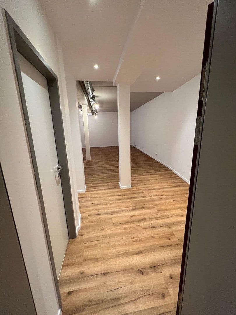 Prenájom kancelárie 135 m², Kölnstraße 82, Sankt Augustin, Severné Porýnie - Westfálsko Prenájom kancelárie 135 m², Kölnstraße 82, Sankt Augustin, Severné Porýnie - Westfálsko