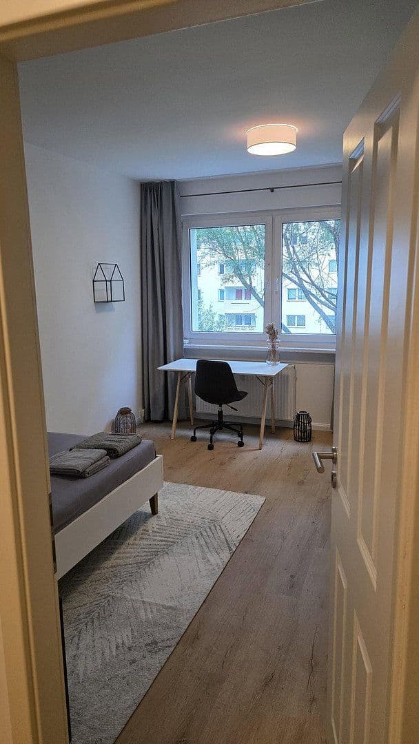 Prenájom bytu 95 m², Pablo-Picasso-Straße 25, Berlin, Berlín Prenájom bytu 95 m², Pablo-Picasso-Straße 25, Berlin, Berlín