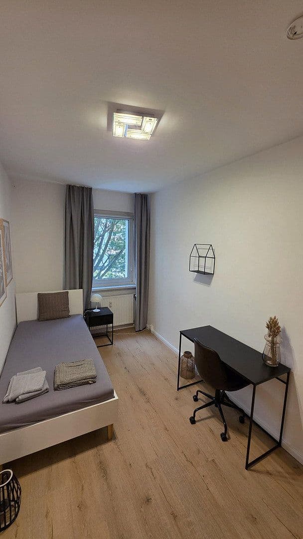 Prenájom bytu 95 m², Pablo-Picasso-Straße 25, Berlin, Berlín Prenájom bytu 95 m², Pablo-Picasso-Straße 25, Berlin, Berlín