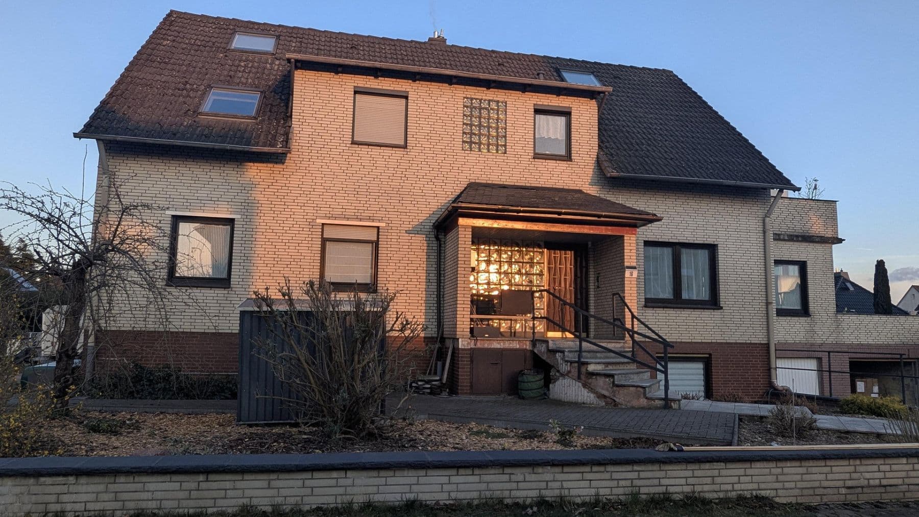 Predaj domu 259 m², pozemok 820 m², Burgsteller Weg 16, Neustadt am Rübenberge, Dolné Sasko Predaj domu 259 m², pozemok 820 m², Burgsteller Weg 16, Neustadt am Rübenberge, Dolné Sasko