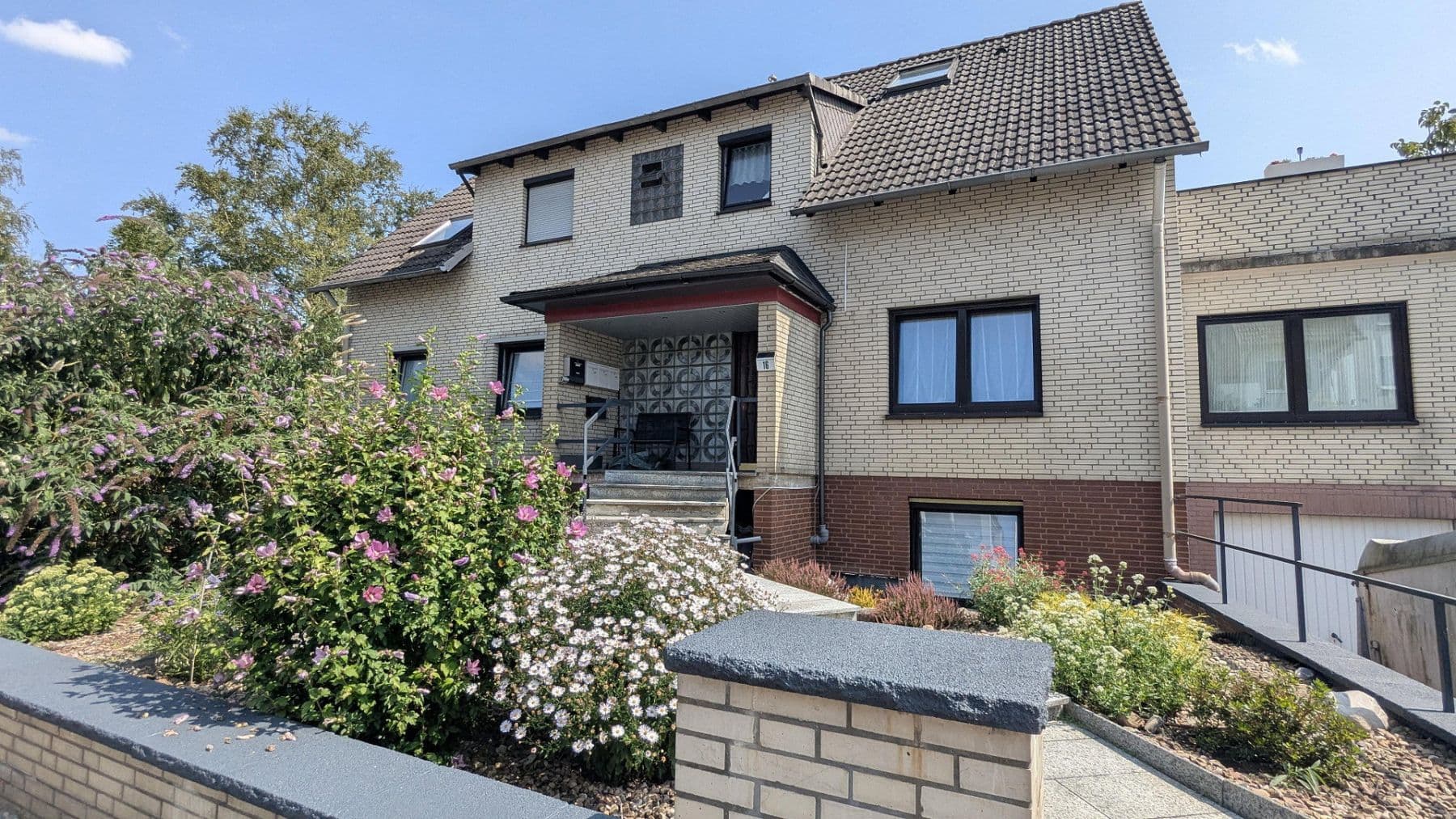 Predaj domu 259 m², pozemok 820 m², Burgsteller Weg 16, Neustadt am Rübenberge, Dolné Sasko Predaj domu 259 m², pozemok 820 m², Burgsteller Weg 16, Neustadt am Rübenberge, Dolné Sasko