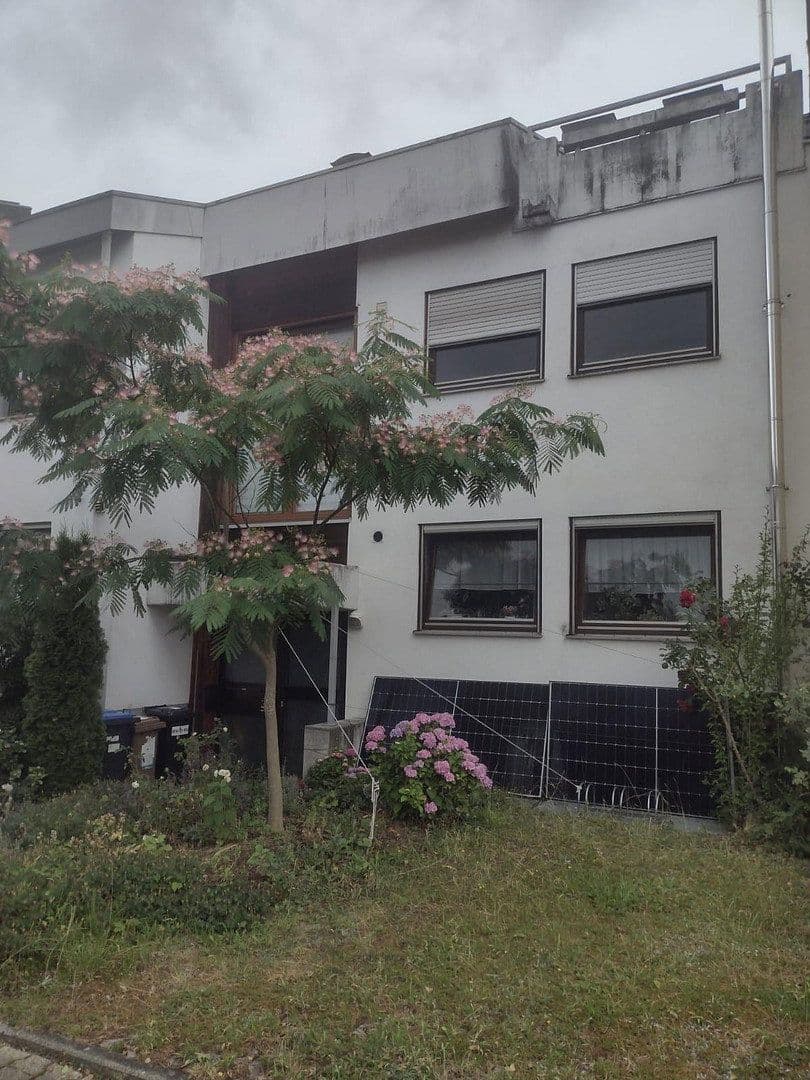 Prenájom bytu 3-izbový 74 m², Limburgstraße, Dettingen unter Teck, Bádensko-Wurttembersko Prenájom bytu 3-izbový 74 m², Limburgstraße, Dettingen unter Teck, Bádensko-Wurttembersko
