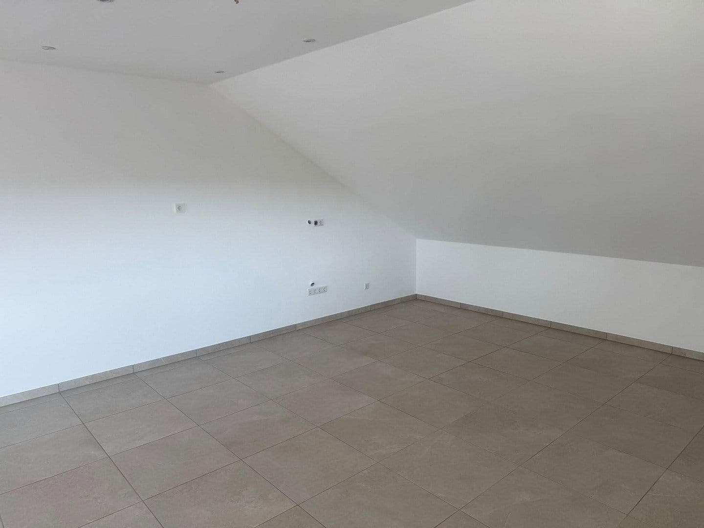 Prenájom bytu 3-izbový 130 m², Am Antoniweiher 4, Oberreichenbach, Bavorsko Prenájom bytu 3-izbový 130 m², Am Antoniweiher 4, Oberreichenbach, Bavorsko