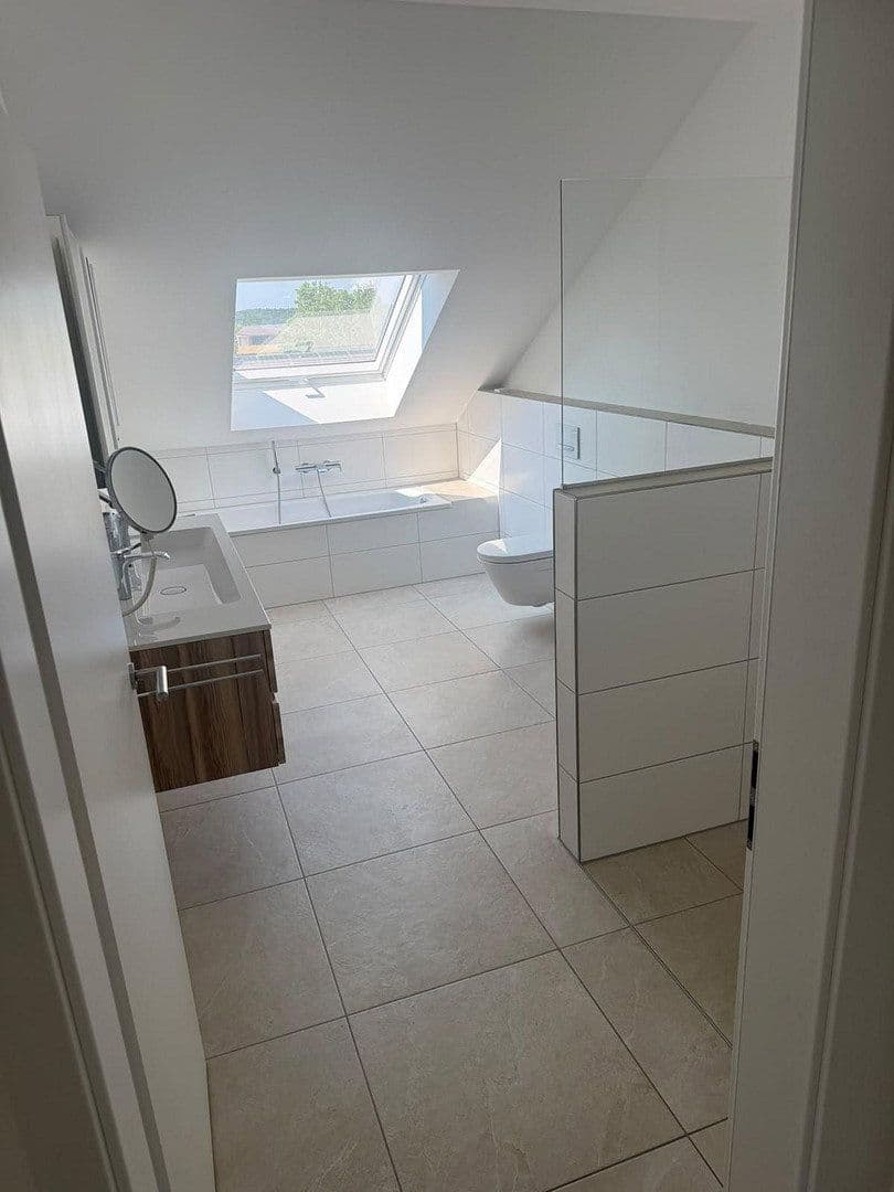 Prenájom bytu 3-izbový 130 m², Am Antoniweiher 4, Oberreichenbach, Bavorsko Prenájom bytu 3-izbový 130 m², Am Antoniweiher 4, Oberreichenbach, Bavorsko
