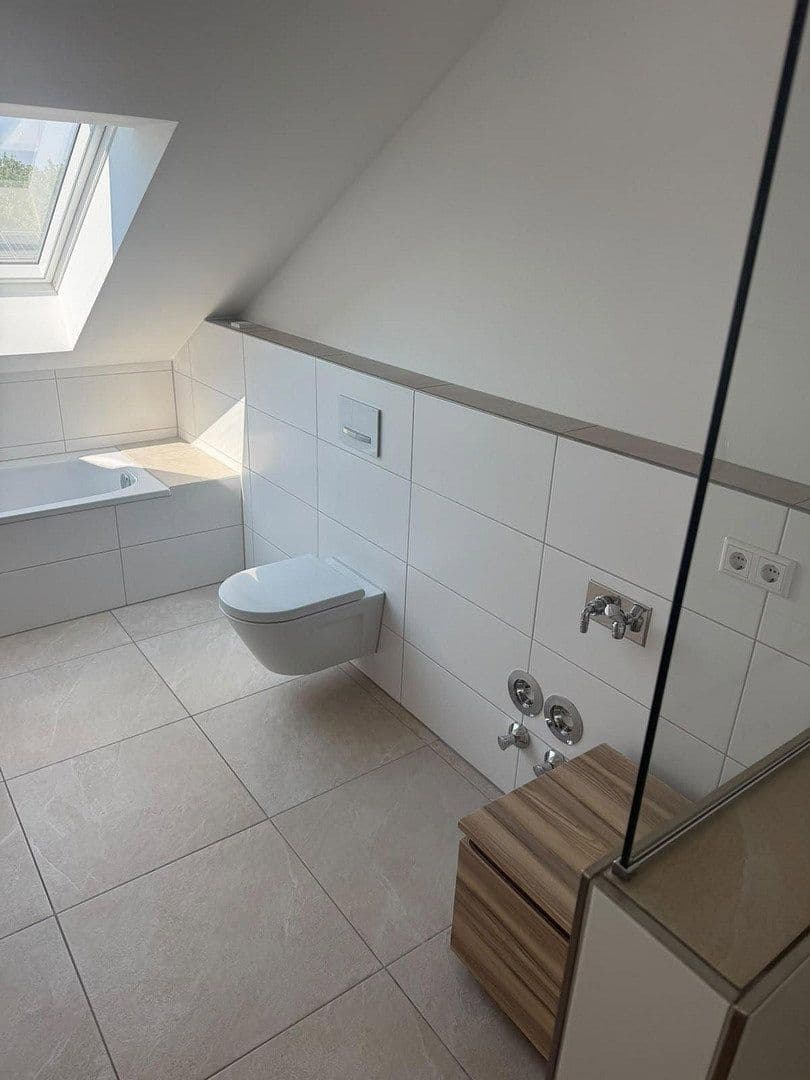 Prenájom bytu 3-izbový 130 m², Am Antoniweiher 4, Oberreichenbach, Bavorsko Prenájom bytu 3-izbový 130 m², Am Antoniweiher 4, Oberreichenbach, Bavorsko