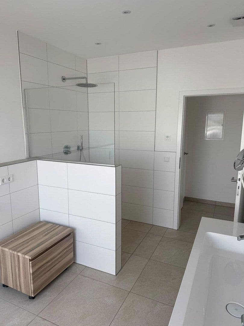 Prenájom bytu 3-izbový 130 m², Am Antoniweiher 4, Oberreichenbach, Bavorsko Prenájom bytu 3-izbový 130 m², Am Antoniweiher 4, Oberreichenbach, Bavorsko