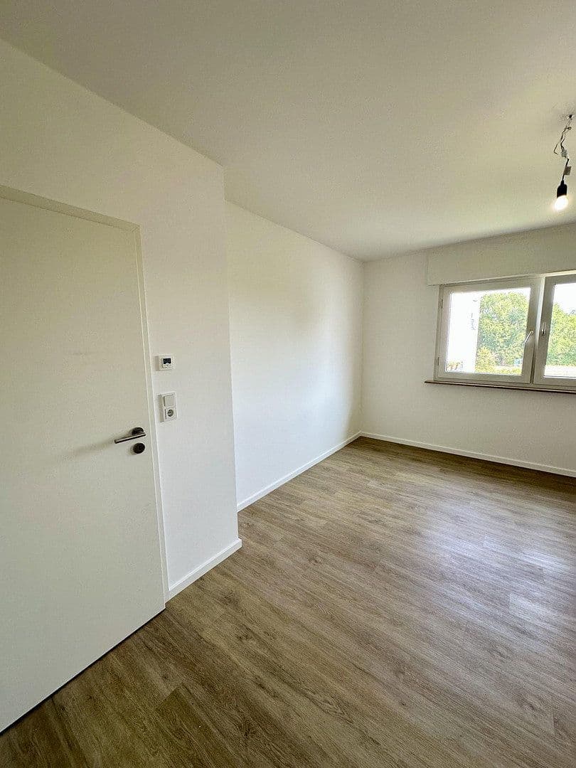 Prenájom bytu 4-izbový 110 m², Mühlheim am Main, Hesensko Prenájom bytu 4-izbový 110 m², Mühlheim am Main, Hesensko