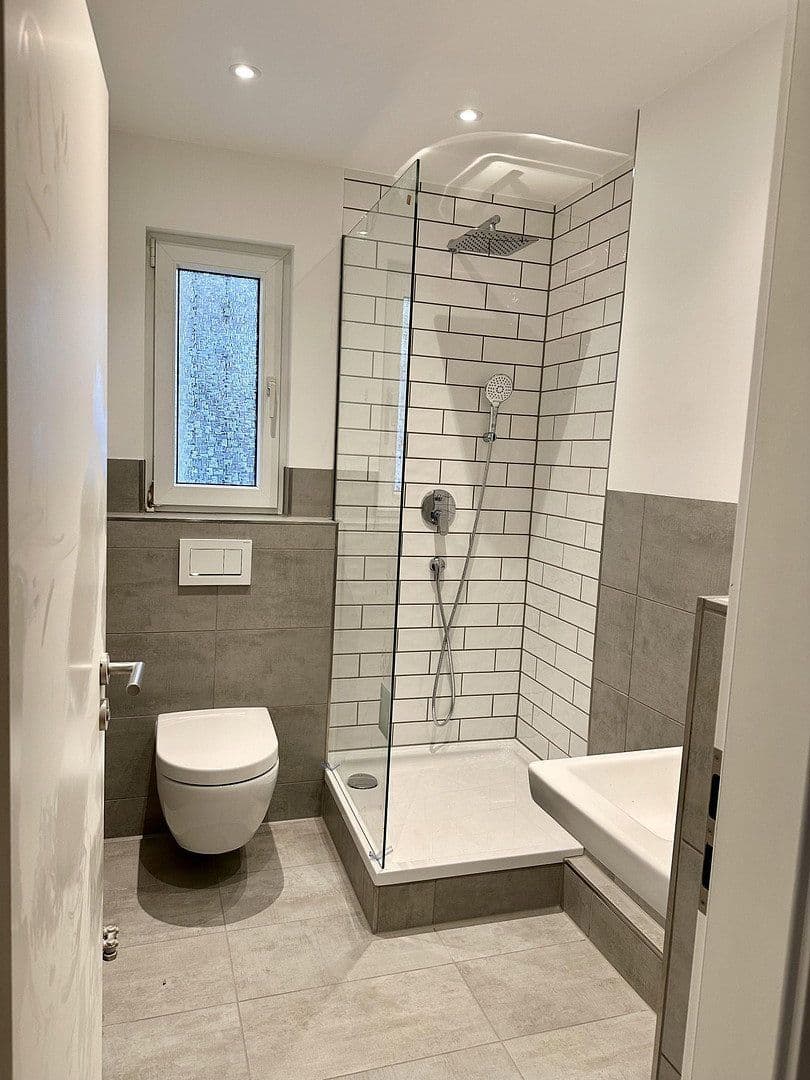 Prenájom bytu 4-izbový 110 m², Mühlheim am Main, Hesensko Prenájom bytu 4-izbový 110 m², Mühlheim am Main, Hesensko
